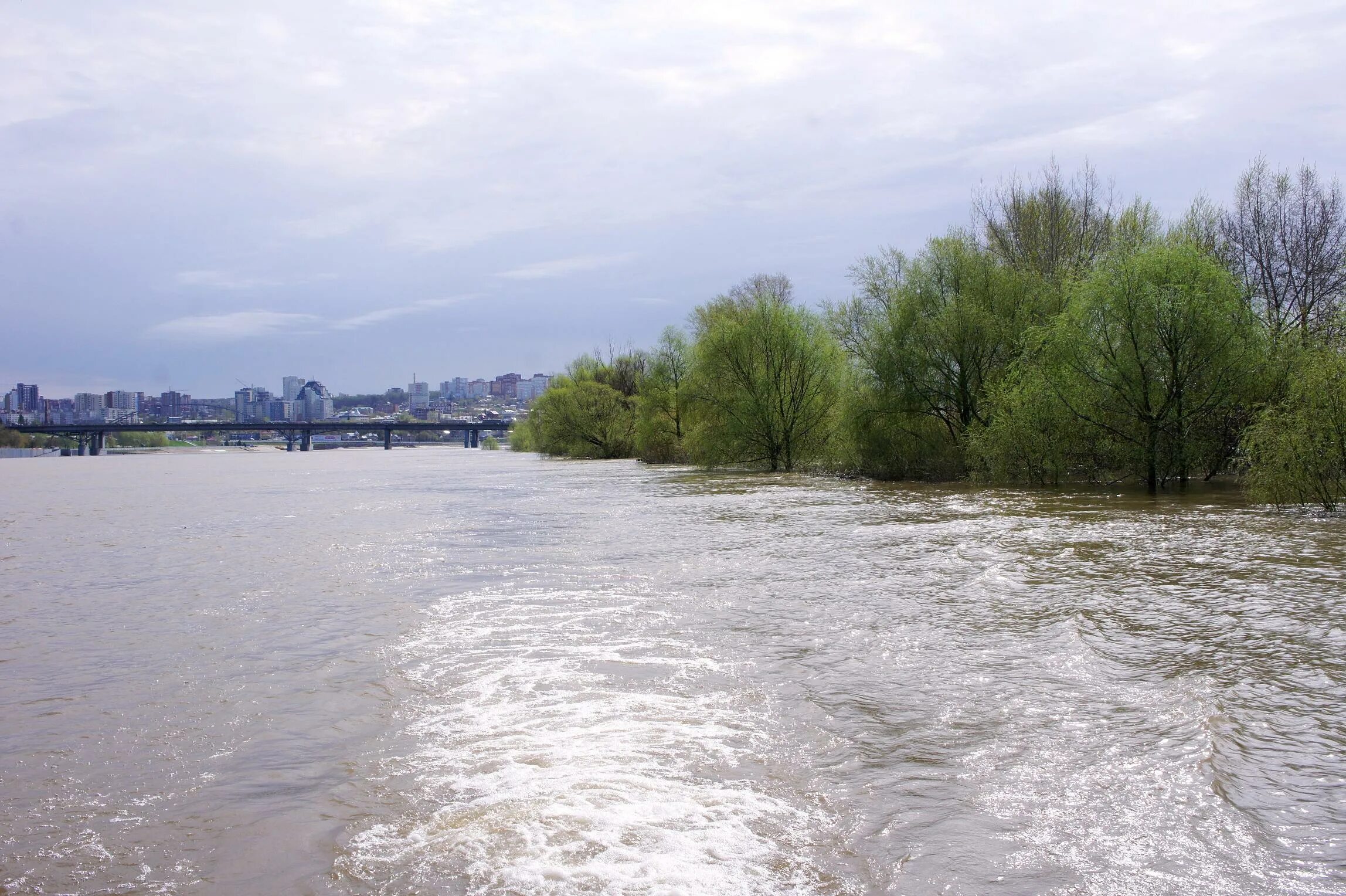 Уровень воды в реке дема. Река Дема Уфа. Нижегородка река Дема. Половодье на Вятке. Паводок Уфа реки.