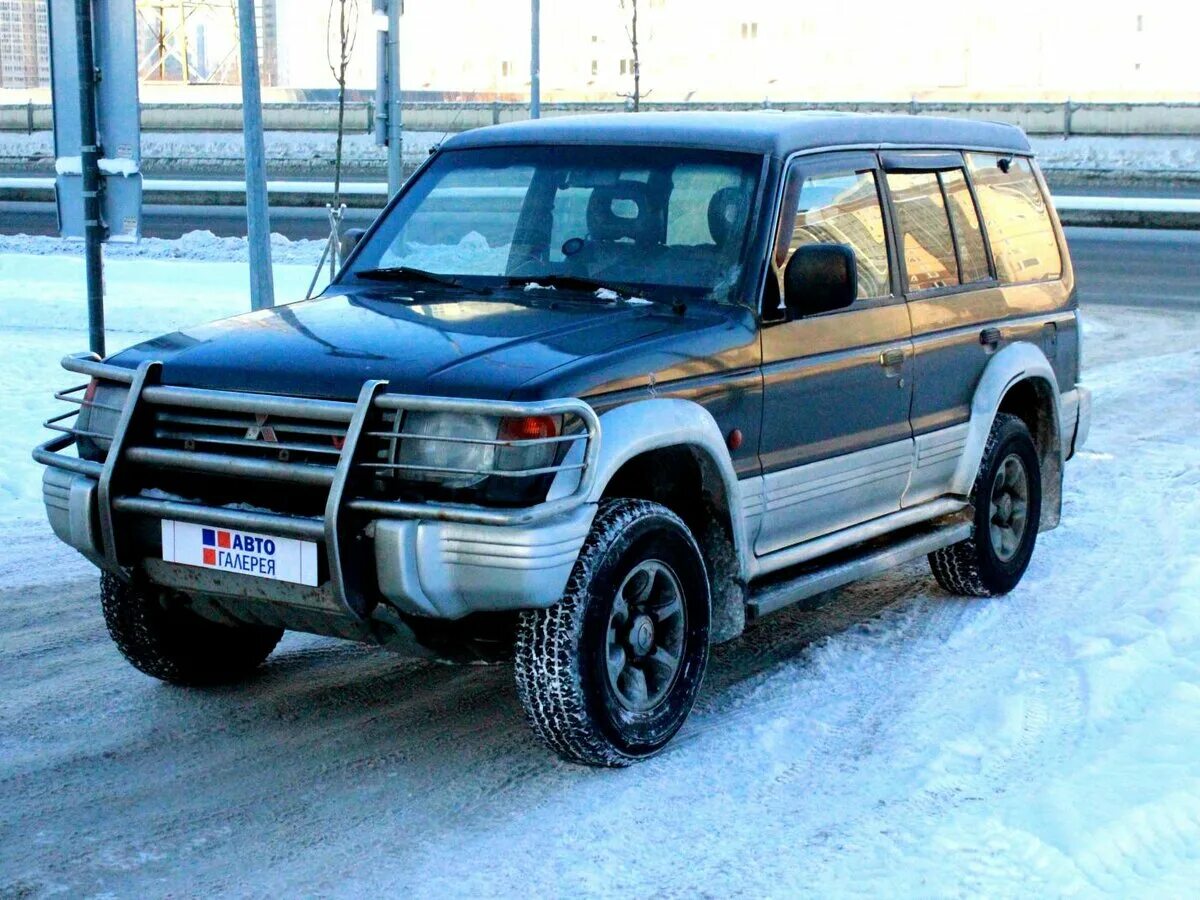 Mitsubishi pajero ii. Mitsubishi Pajero II 1995. Mitsubishi Pajero 1995. Митсубиси Паджеро 1995. Митсубиси Паджеро 2 1995.