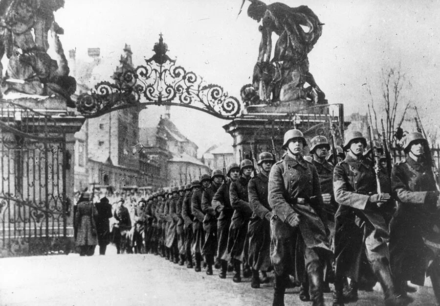 Операция в чехии. Германская оккупация чехии 1939. оккупация чехословакии 1938. немцы в праге 1939. захват чехословакии германией 1939.