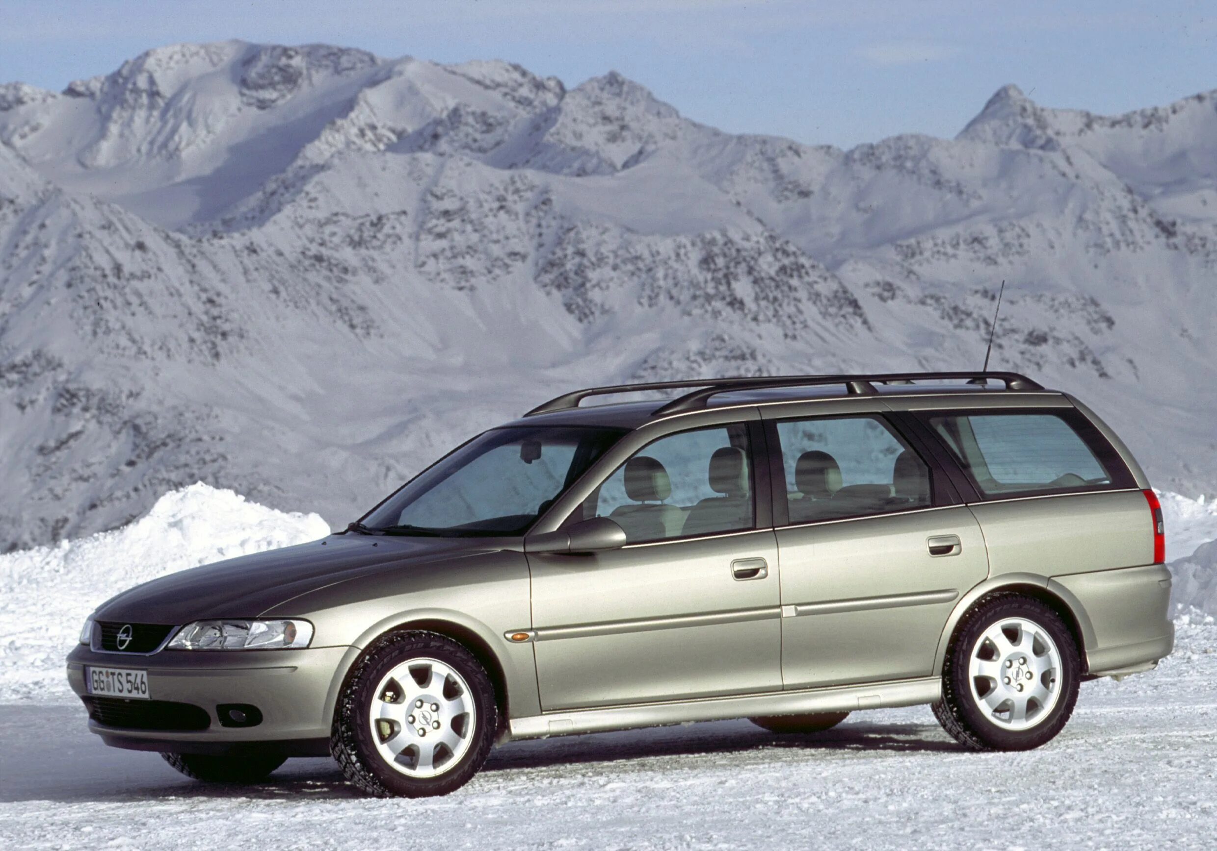 Опель универсал 2000. Opel Vectra b универсал 1999. Opel Vectra 2000 универсал. Опель Вектра Караван 2000. Опель Вектра б 2000 универсал.