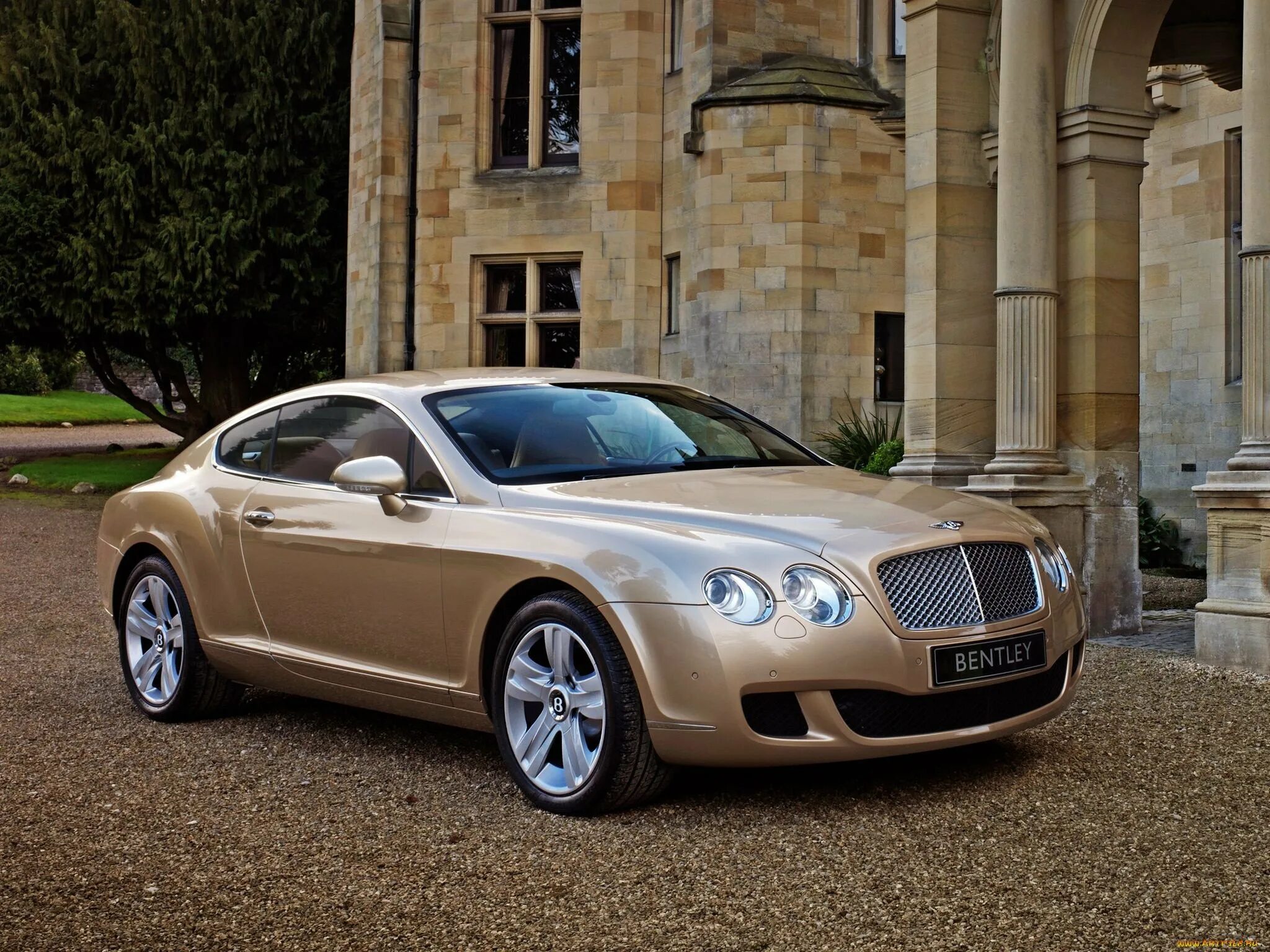 Иномарка слова. Бентли Континенталь 2007. Бентли Континенталь золотой. Bentley Continental gt 2007. Бентли Континенталь gt бежевый.