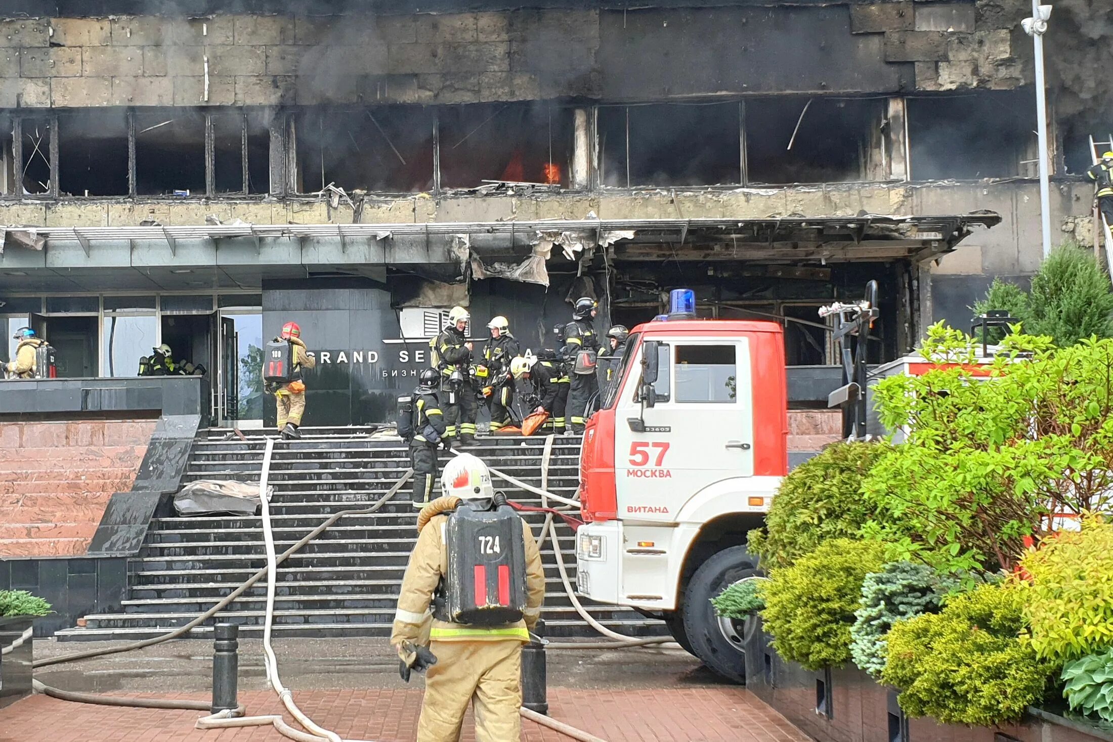 Почему начался пожар в крокусе. Пожар в бизнес-центре "Гранд Сетунь Плаза". БЦ Гранд Сетунь Плаза пожар. БЦ Сетунь пожар. Пожар в Сетунь Плаза в Москве.