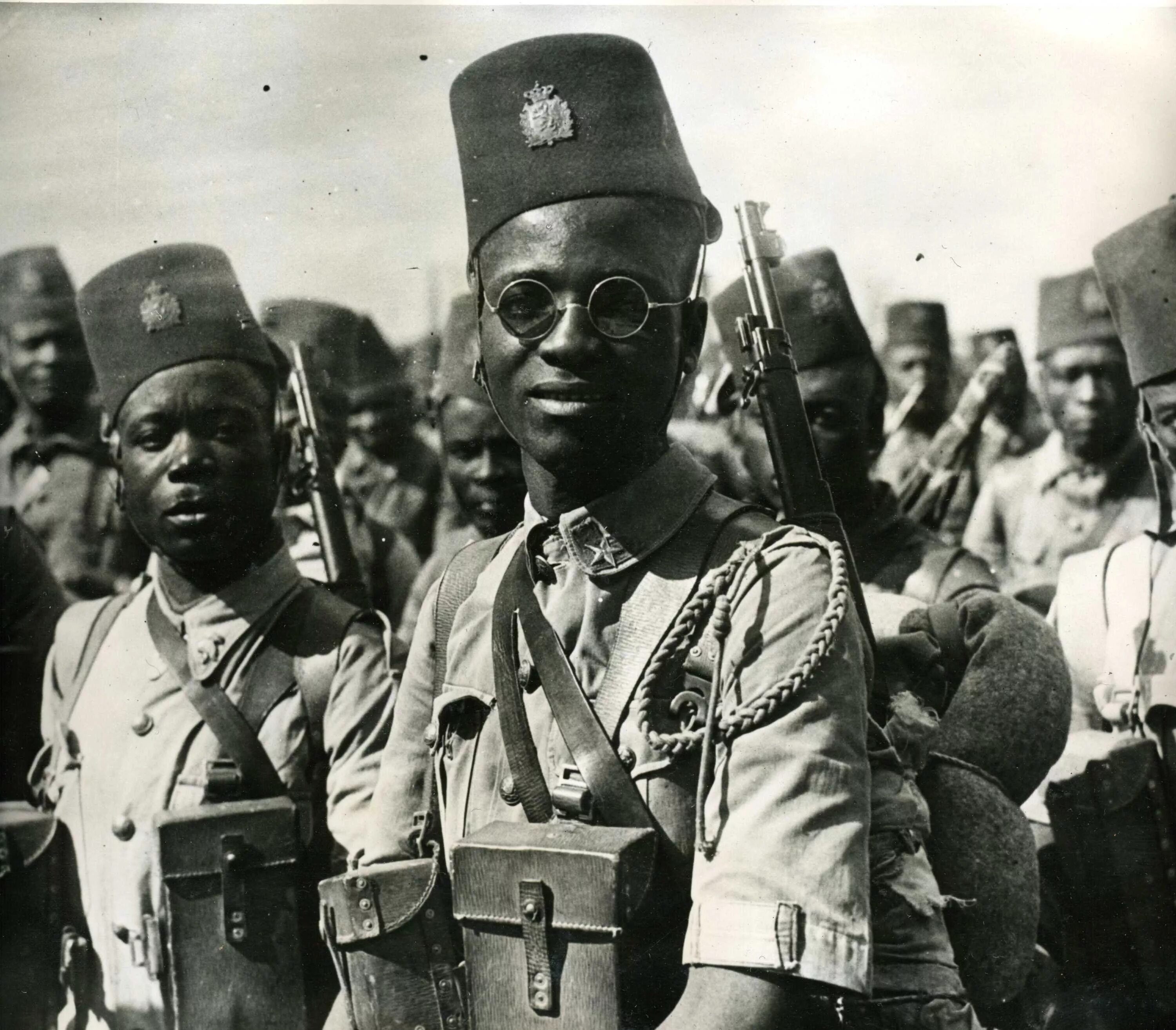 Негр француз. Бельгийская колонизация Конго. Бельгийский колониализм в Конго 1908-1960. Бельгийское Конго независимость в 1960 г. Бельгия и бельгийское Конго колонии в Африке.