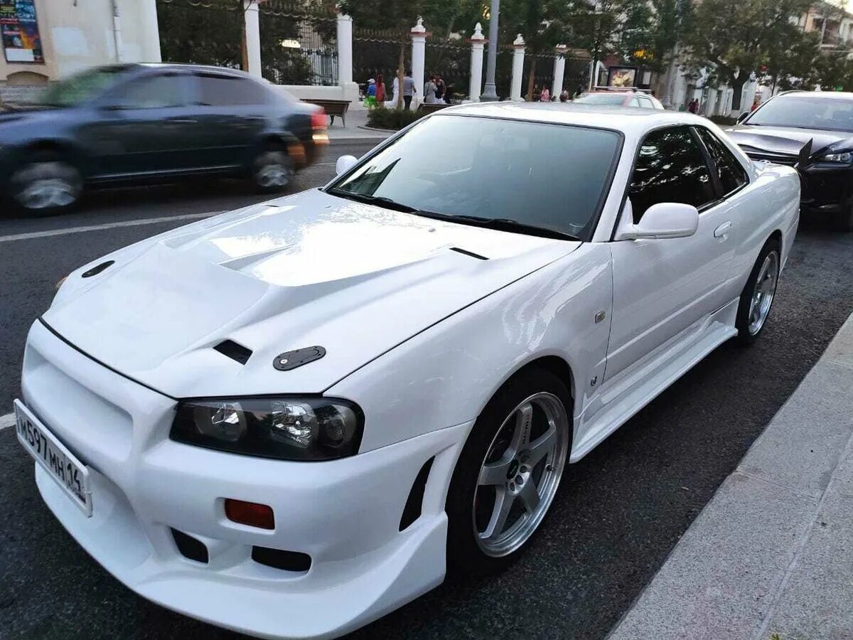 Nissan skyline gtr r34 белый. Nissan skyline r34 стрит. Nissan skyline r34 coupe. Nissan skyline gtr r34 белый. Белый скайлайн.