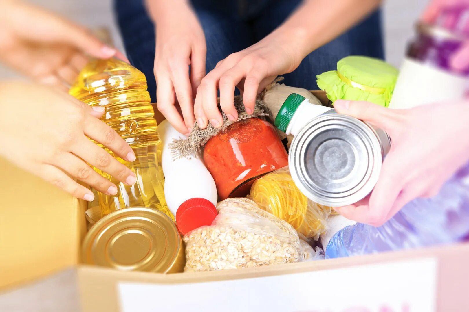 Продуктовый набор для малоимущих. Продукты для школы. Продуктовая поддержка. Набор продуктов малоимущим семьям. Продуктовая поддержка.