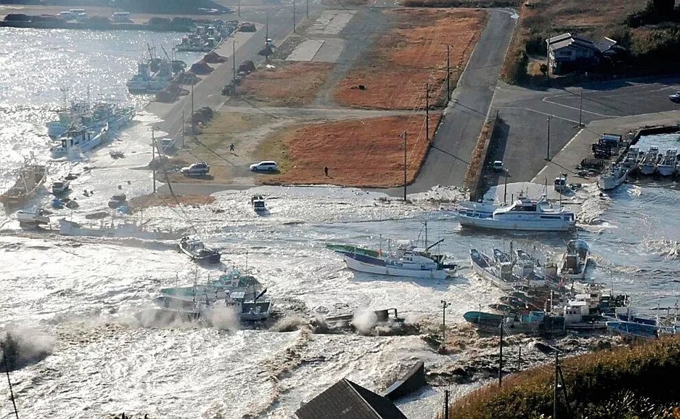 Землетрясение в 11 году. ЦУНАМИ В Японии в 2011. ЦУНАМИ ЦУНАМИ В Японии 2011. Землетрясение Тохоку 2011.