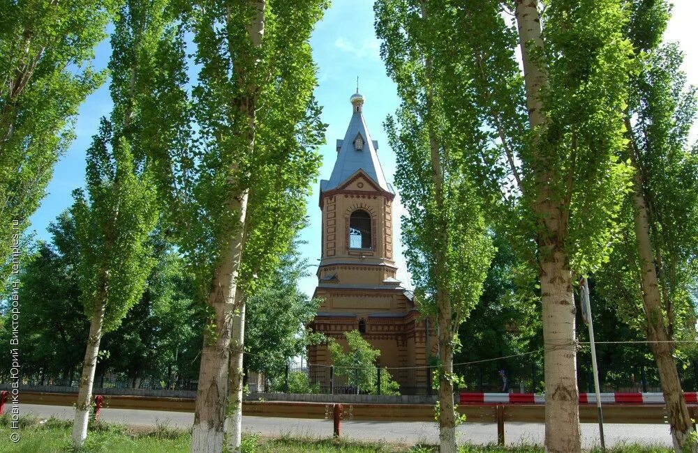 Оренбургская область г бузулук. Никольский храм Бузулук. Бузулук Оренбургская область. Никольский парк Бузулук. Сквер Никольский Бузулук.