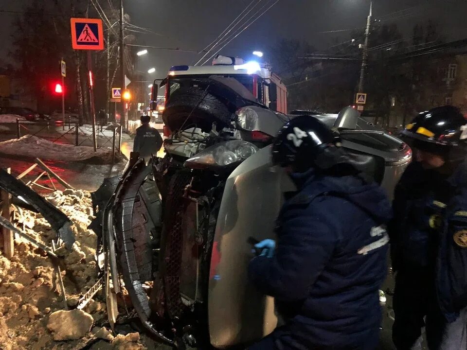 Что произошло в орле сегодня ночью. Авария в Орле на Комсомольской. Авария сейчас на ул. Комсомольская орёл. ДТП Орел вчера ул Комсомольская.