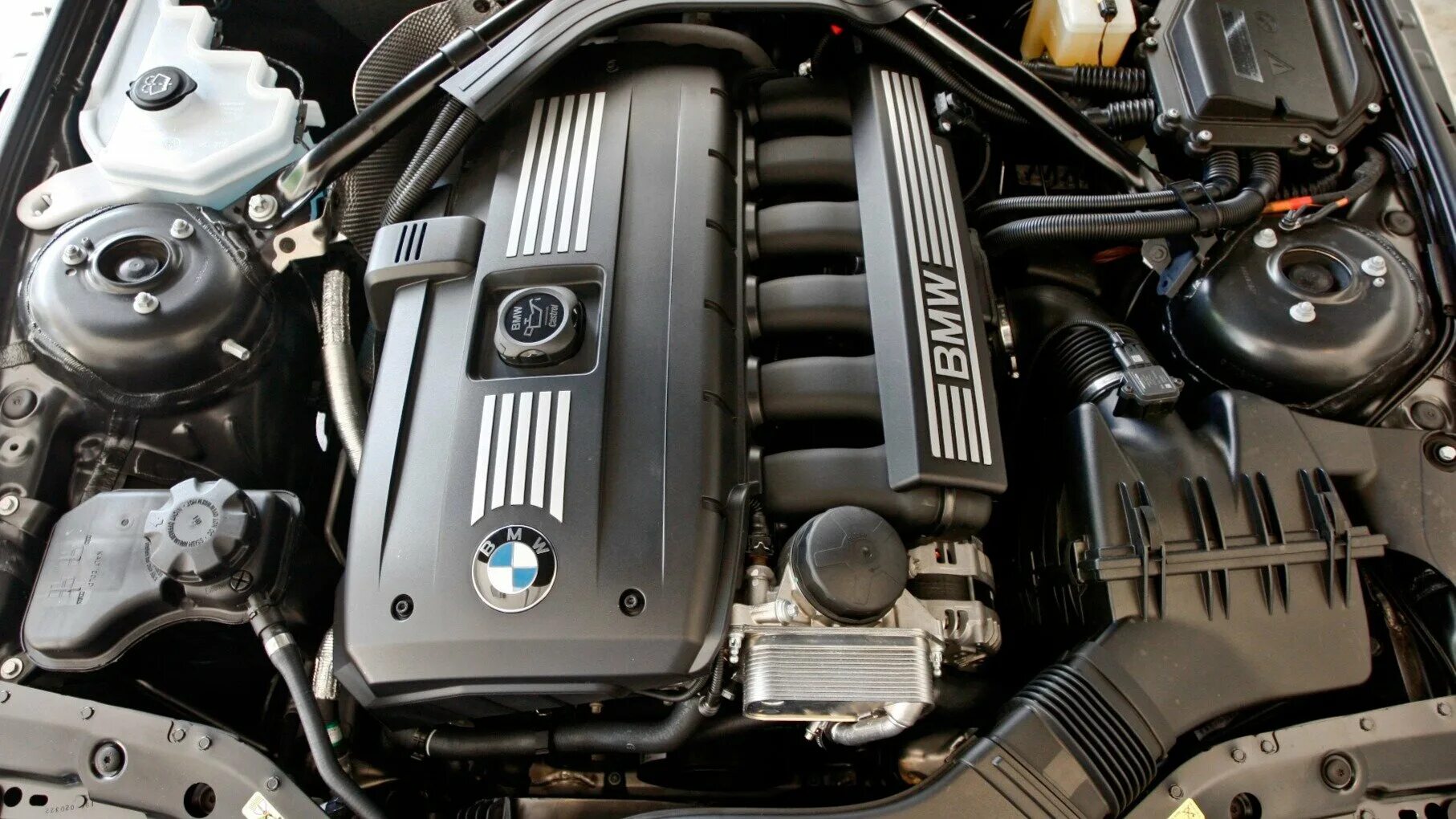 Какой мотор бмв. Какой мотор бмв. Какой мотор бмв. Bmw m4 мотор. Под капотом bmw f02.