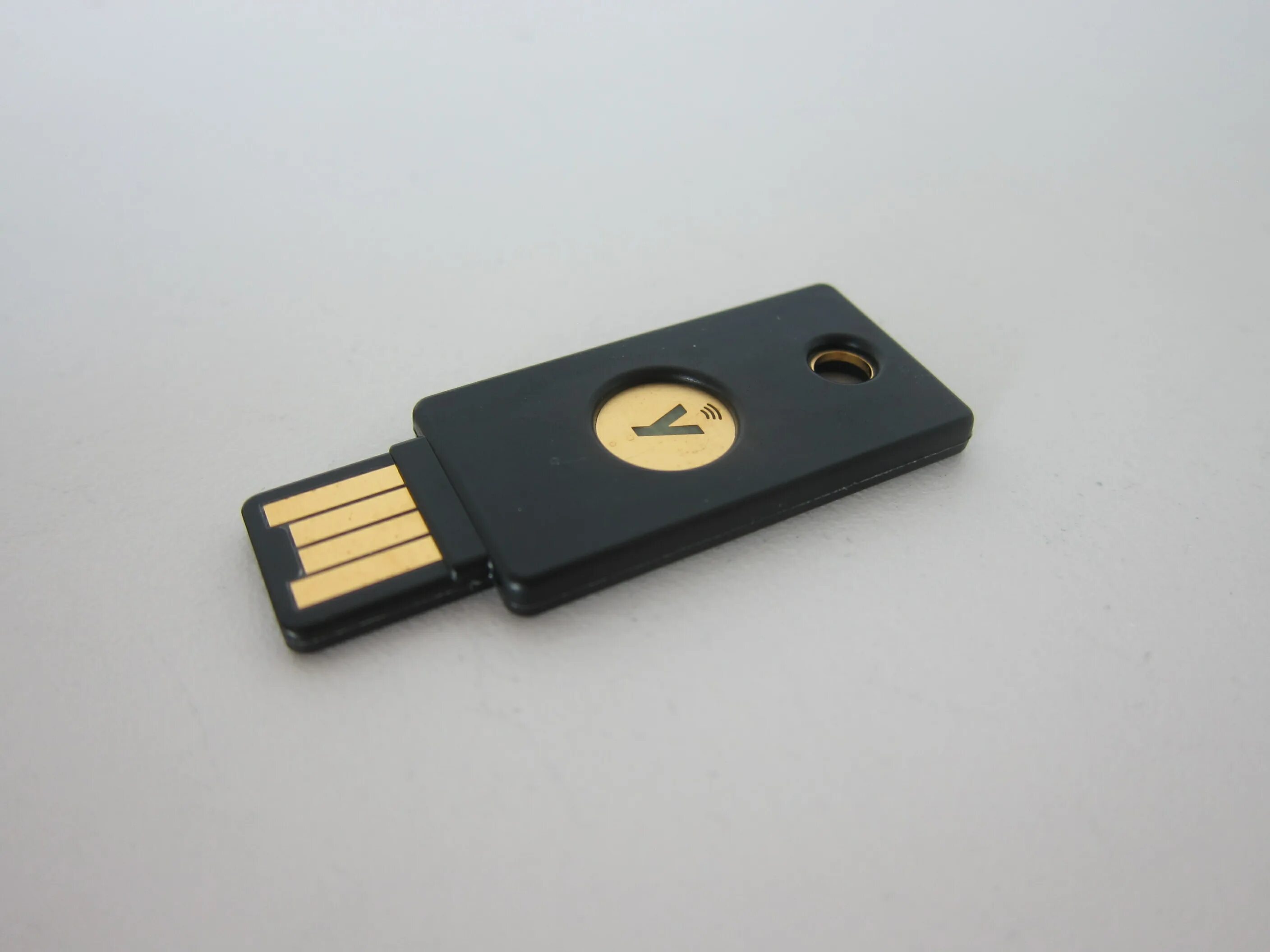 Yubikey nfc. Yubico yubikey 5 nfc. yubico токен. yubikey aes. powered by yubico.