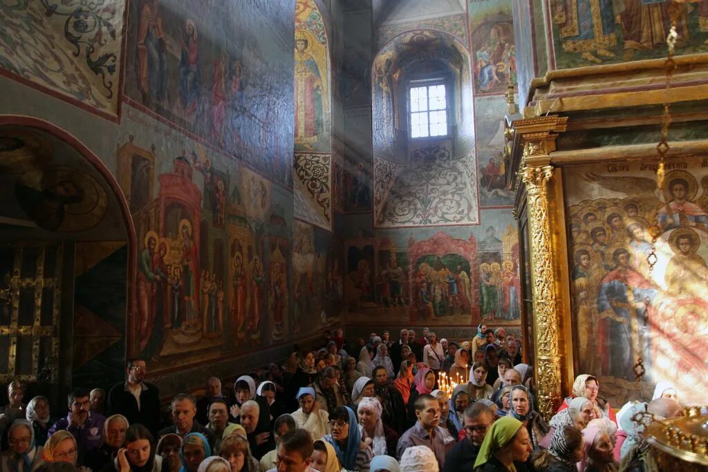 икона всецарица в новоспасском монастыре. братия новоспасского монастыря в москве. молебен всецарице в новоспасском. икона божьей матери всецарица в москве новоспасский монастырь. новоспасский монастырь в москве икона всецарица.