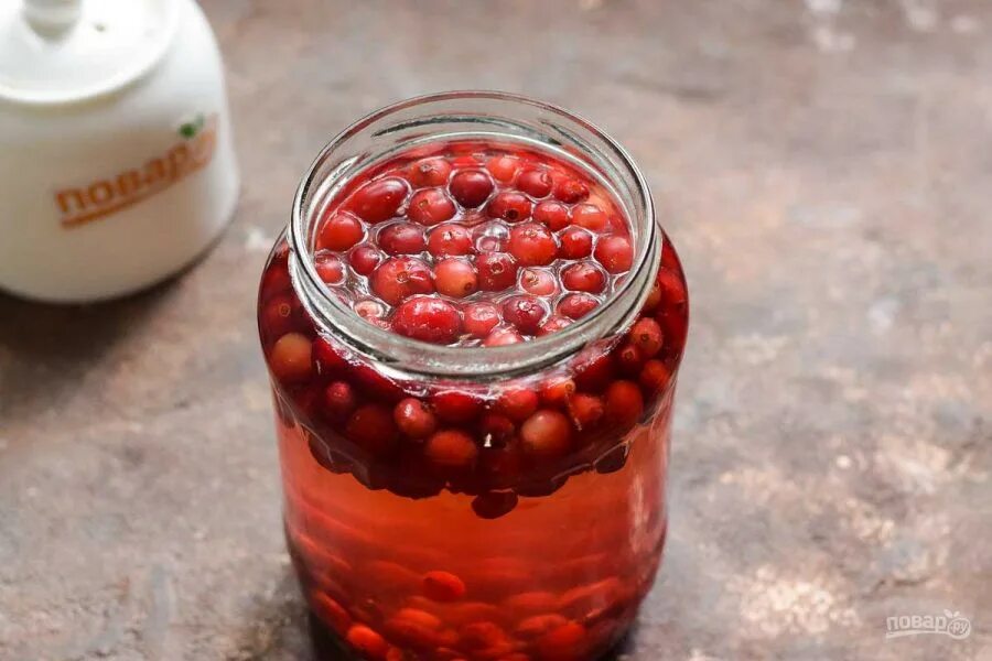Как сварить компот из клюквы. Компот из клюквы. компот из сухой клюквы. клюкву добавляют в компот. компот из клюквы с хурмой на зиму.