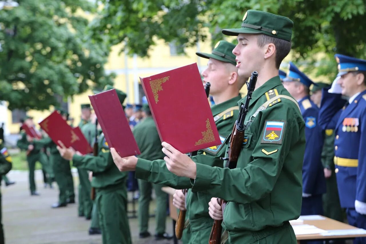 Ритуал приведения к военной присяге. Военная присяга ритуал приведения к присяге. Ритуал приведения к военной присяге Эстетика. Присяга военнослужащего кр. Роль воинской присяги