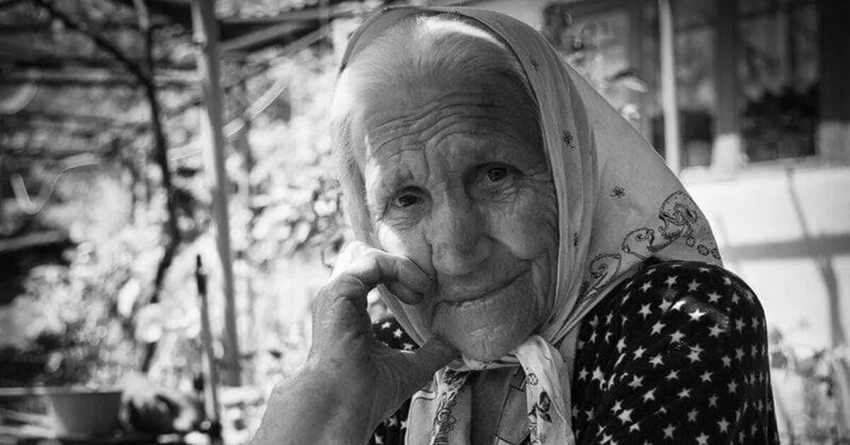 Старая жена 4. Фото бабушки. Фотосессия с бабушкой. Старая женщина. Старушка картинка.