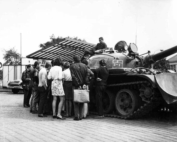 Чехословакия албания венгрия. Т-62 Прага. Т-62 В Чехословакии. Т-62 В Праге 1968 год.