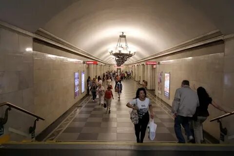 Обменник у метро владимирская