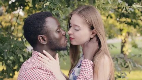 interracial kissing - transinteriors.ru.