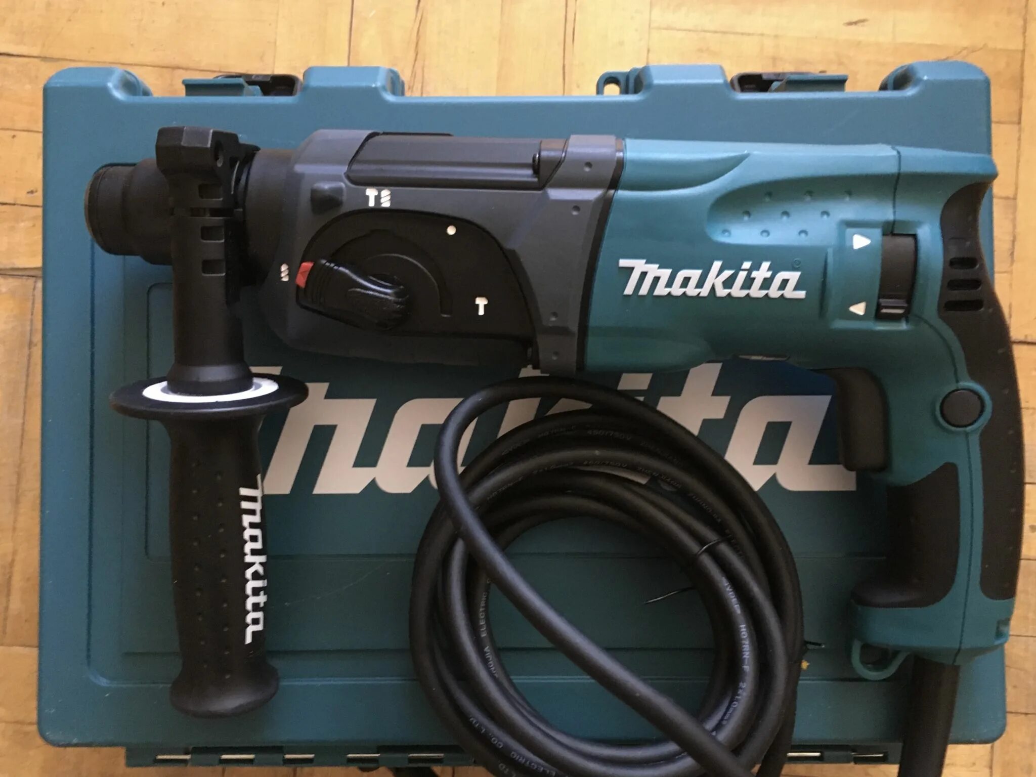 Макита hr2470. Перфоратор Makita 2470. Makita hr2470 (hr2470). Перфоратор сетевой Makita hr2470 (2.7 Дж). Makita hr2470x15