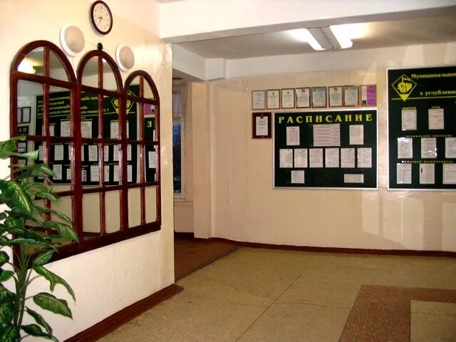 школьные стенды в фойе. оформление музея. стенды в холле школы. стенды в коридорах школы. оформление фойе школы.