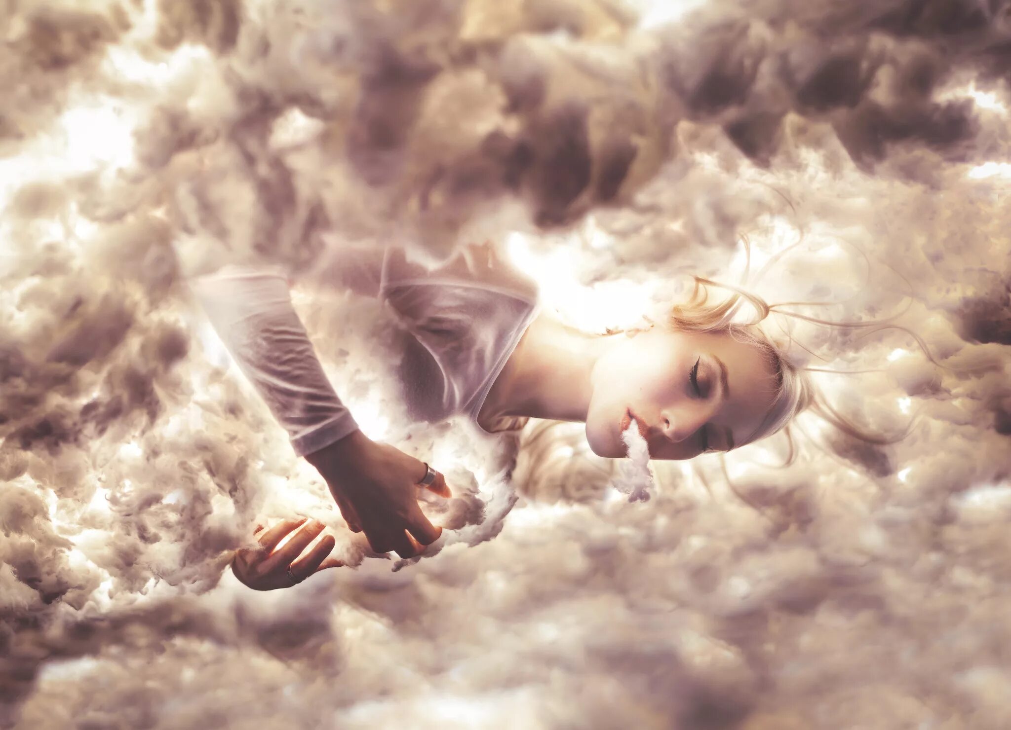 Blonde dreaming. Девушка в облаках. Фотосессия в облаках. Девочка на облаке. Девушка и небо.