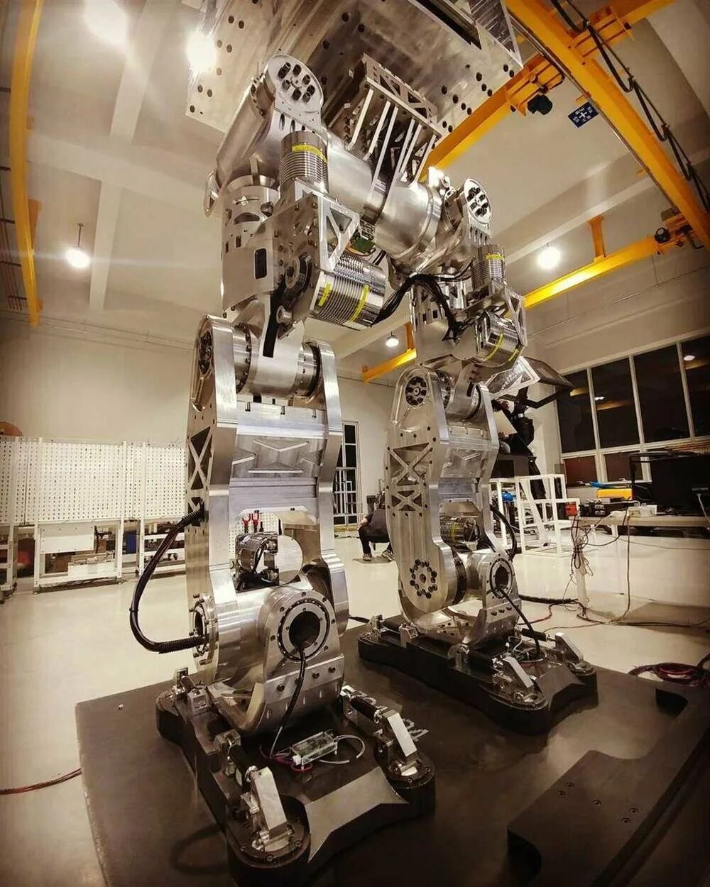 Робот. Современная робототехника. Разработка роботов. Пилотируемый робот.