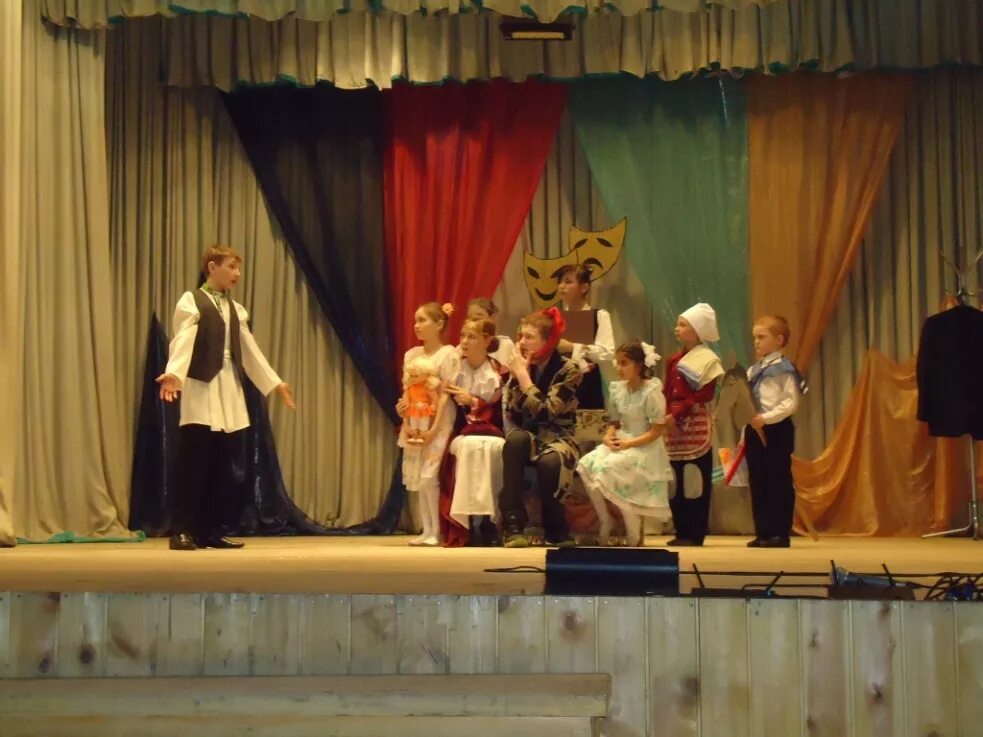 театральный коллектив подмостки. сценическая миниатюра. театральный кружок афиша. театр миниатюр. театральный кружок фото.