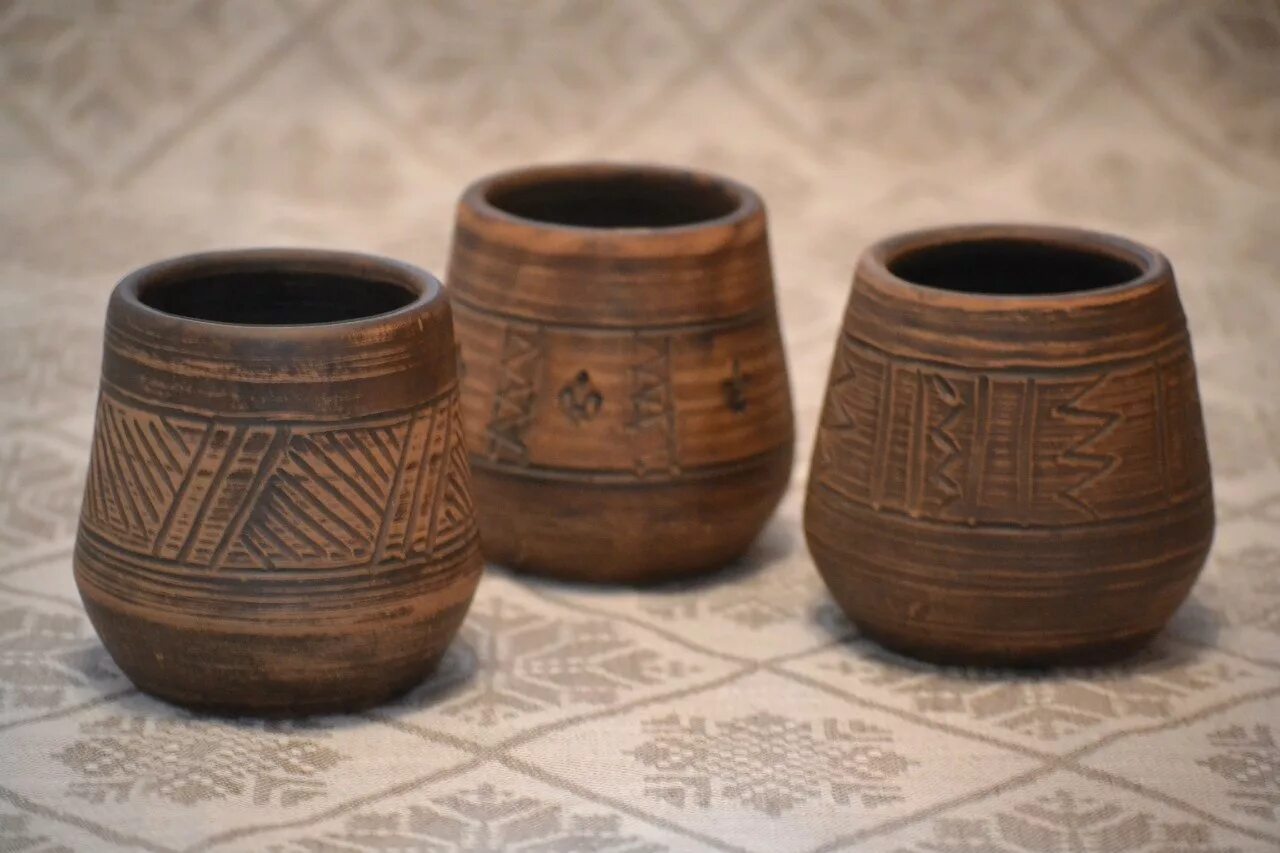 Керамика молочение. Корчага 24л молочение (кунгур). Посуда молочение. Кружка из белой глины. Молочный обжиг керамики.