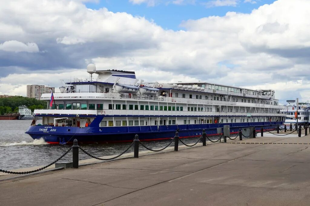 Теплоход тихий дон каюты. Теплоход тихий. Тихий дон четырехпалубный теплоход. Тихий дон теплоход 2007. Донинтурфлот.