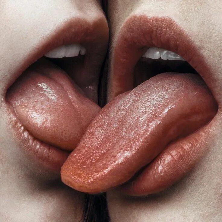 Up close 3. Язык к языку поцелуй. Губы с языком. Женские губы с языком. Поцелуй с языком.