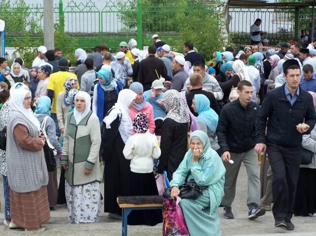 Ураза байрам в Набережных Челнах. Bayram Набережные Челны. Байрам Набережные Челны ресторан.