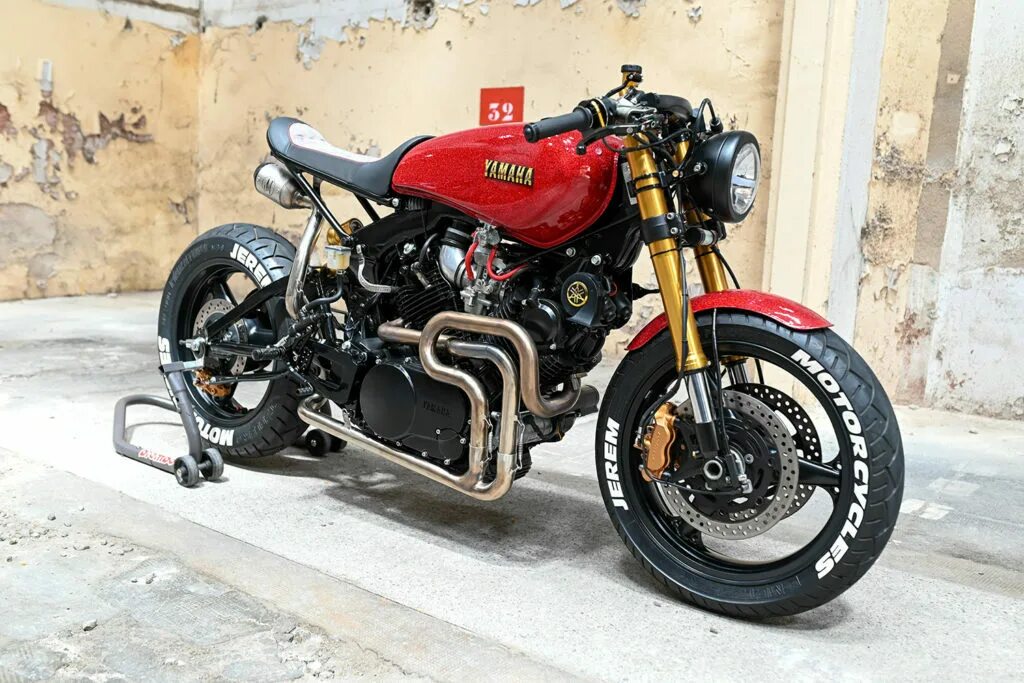 Yamaha vmax custom. Yamaha xjr 1200 cafe racer. Yamaha v-max wallpapers. Yamaha xv 750 virago cafe racer. Yamaha кастом.