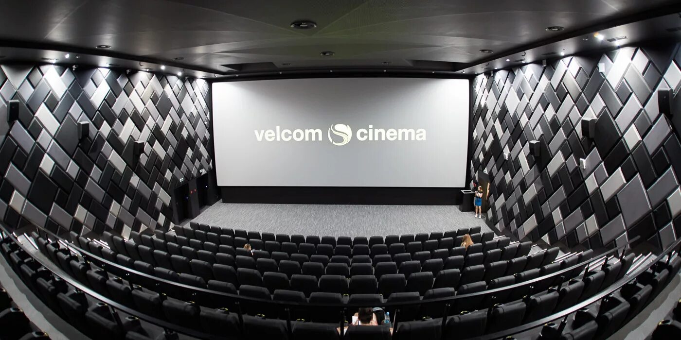 Сильвер скрин минск. Silver Screen Dana Mall. Silver Screen Dana Mall VIP зал. Voka Cinema Silver Screen в Dana Mall. Сильвер Молл кинотеатр зал премьер.