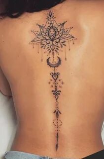 Төменгі арқадағы татуировкасы бар порноактрисалар