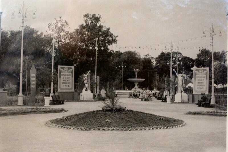 Измайловский парк в 1930. Старый нижний парк липецк. Старый парк история. Старый парк история. Сталина.