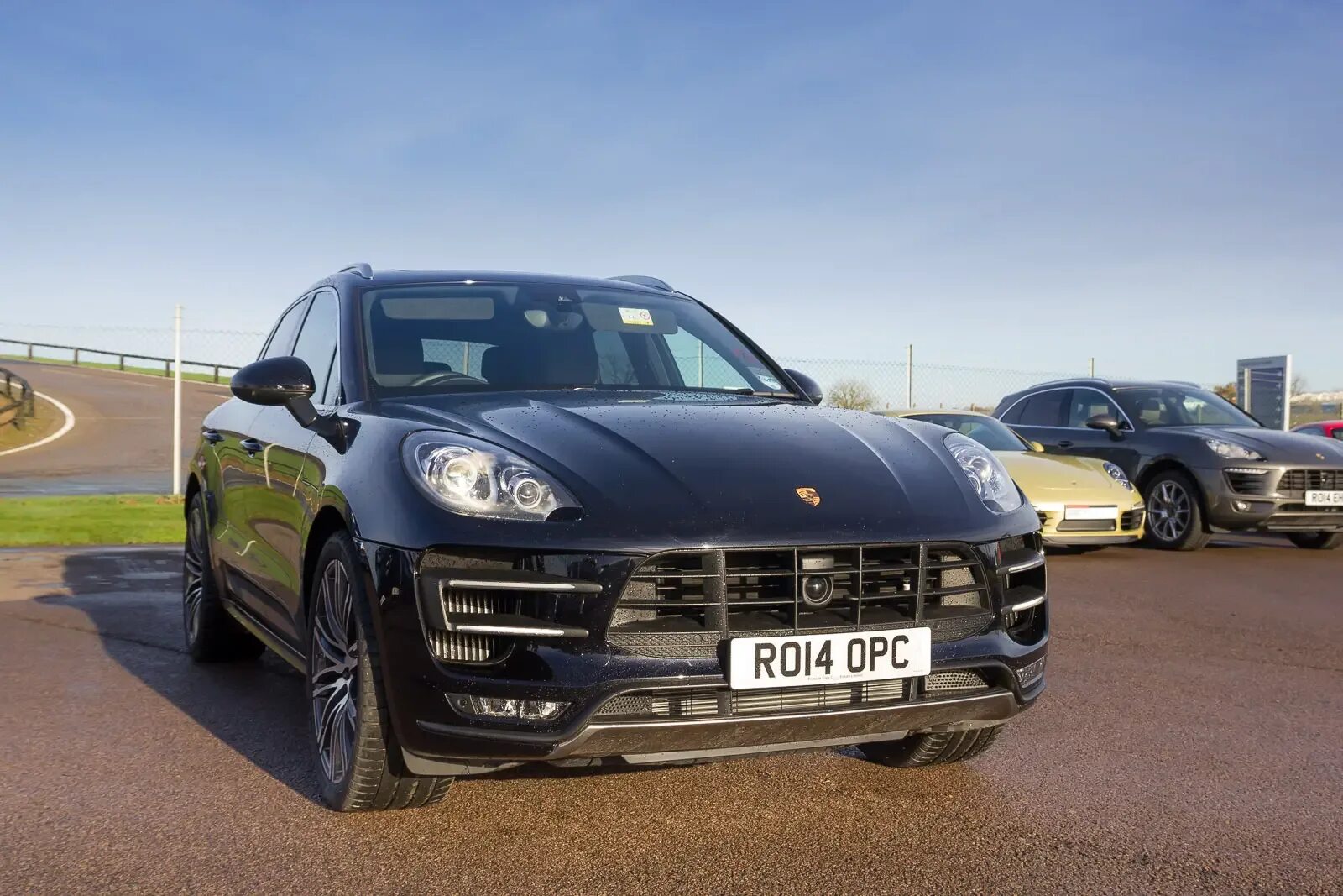 Макан образом. Машина Porsche Macan Turbo. Порше Макан турбо. Porsche Macan Turbo s 2021. Porsche Macan Turbo 19.