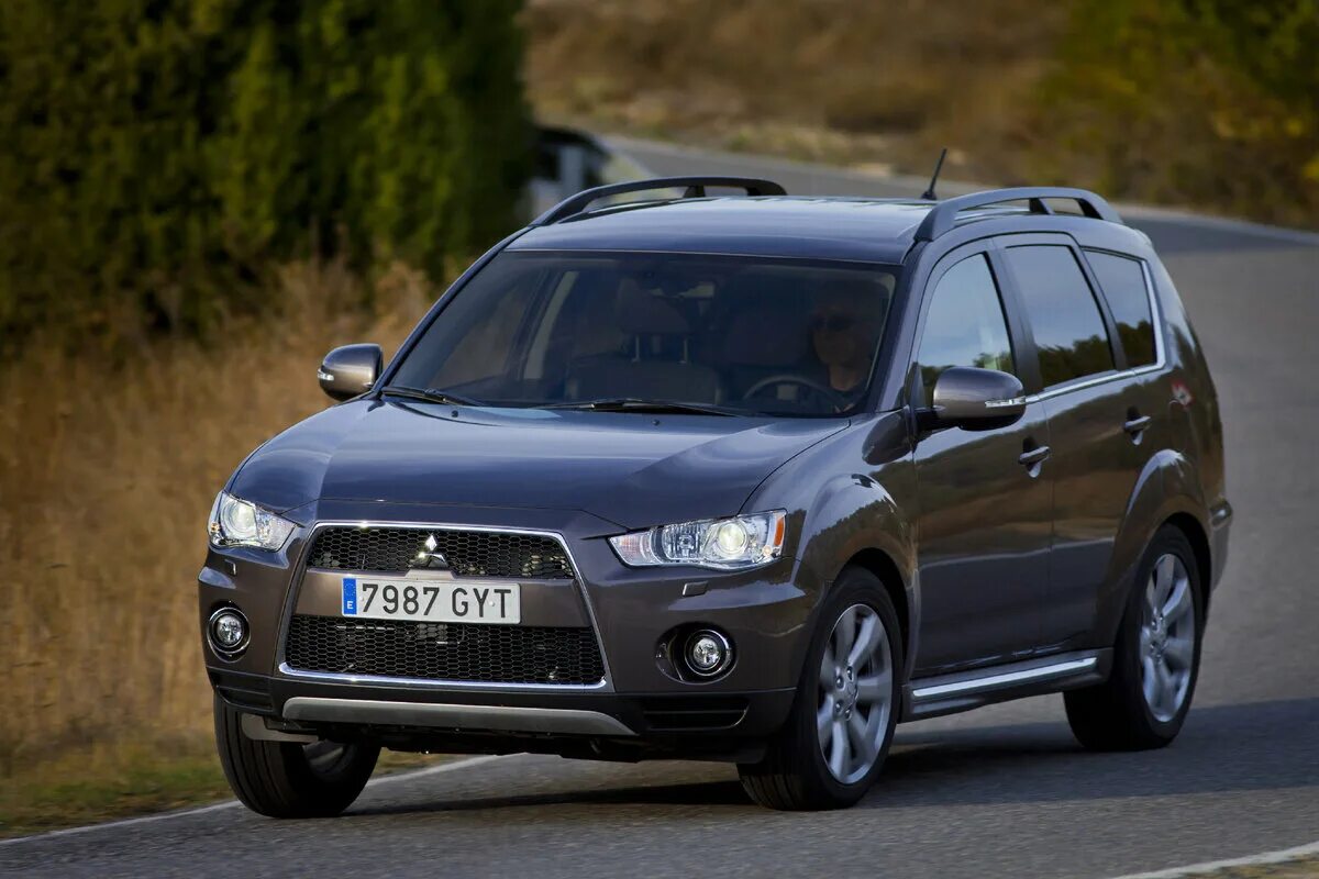 Митсубиси аутлендер 2 купить. Mitsubishi Outlander 2009. Митсубиши Аутлендер 2009. Outlander XL 2009. Mitsubishi Outlander XL 2009.