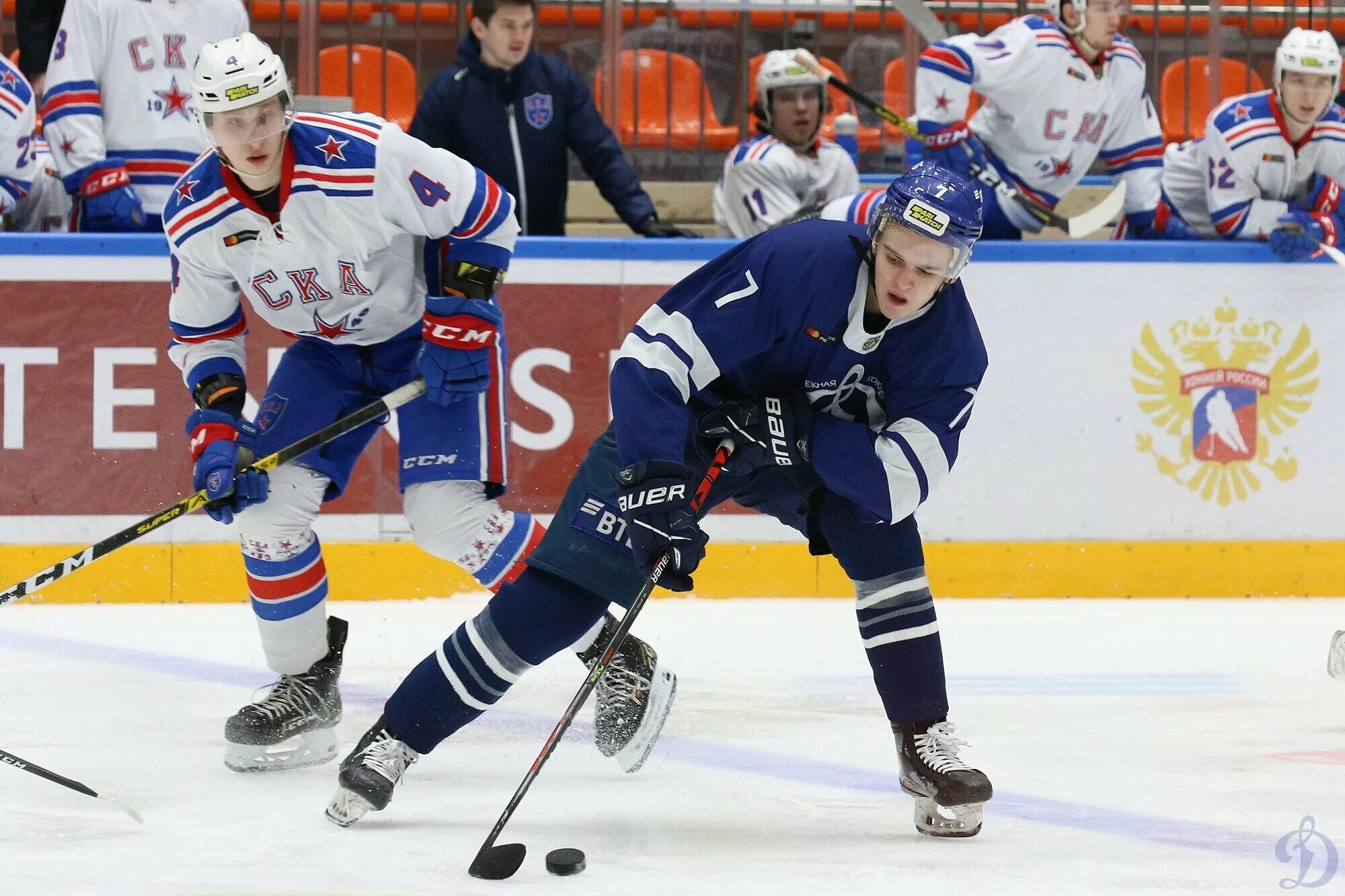 хоккеист динамо москва хоккей. цска динамо хоккей. хоккей клуб динамо москва. динамо хоккей где играют. динамо москва хоккей 2007.