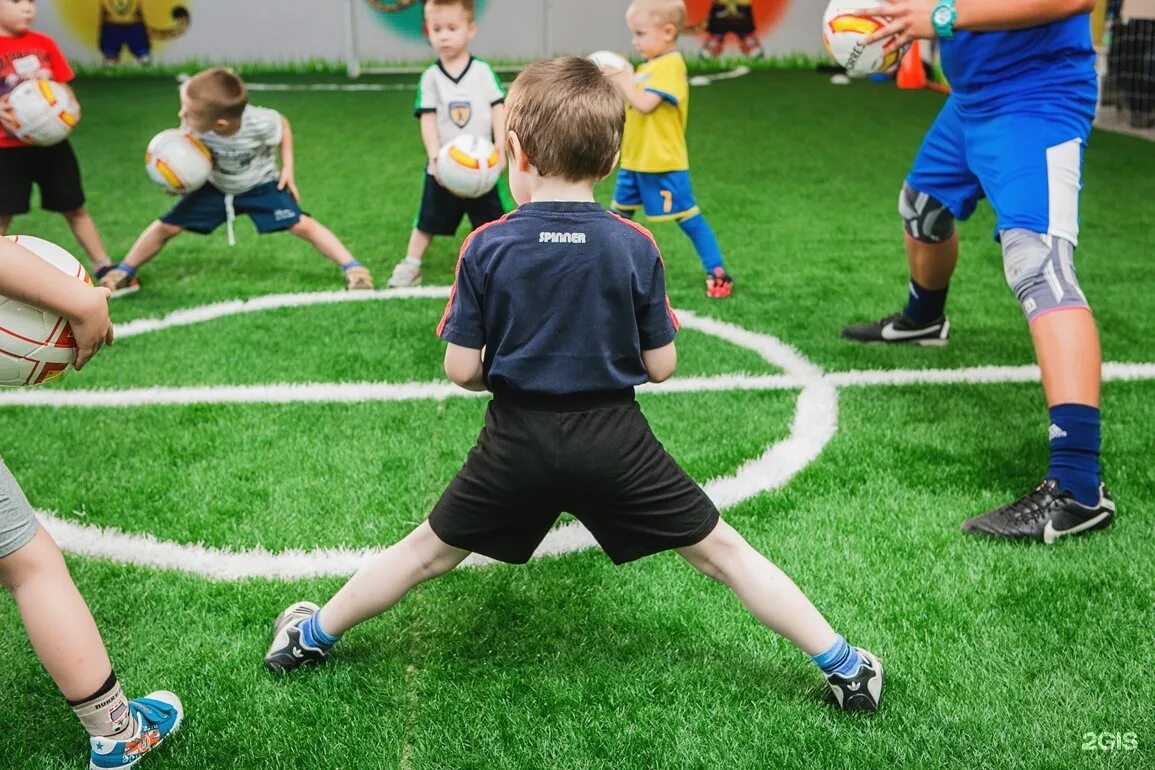 Football school. Кружок футбол в школе. Детская футбольная школа Касимов. Красноуфимск футбольная школа Юниор. Веселые фото футбола школьного.