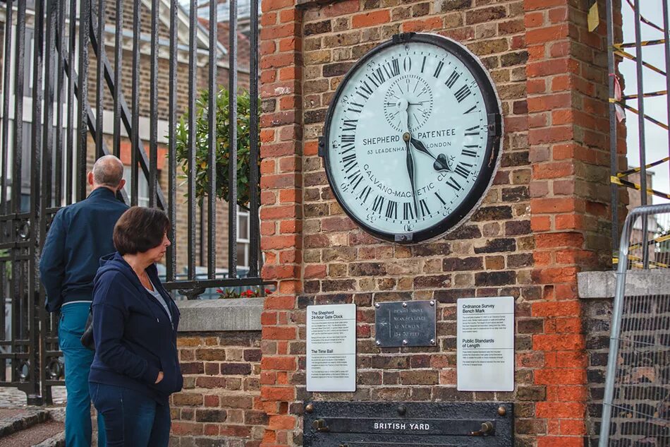 часы обсерватория. часы гринвич в лондоне. часы в гринвичской обсерватории. часы обсерватория. часы королевской обсерватории в гринвиче в великобритании.