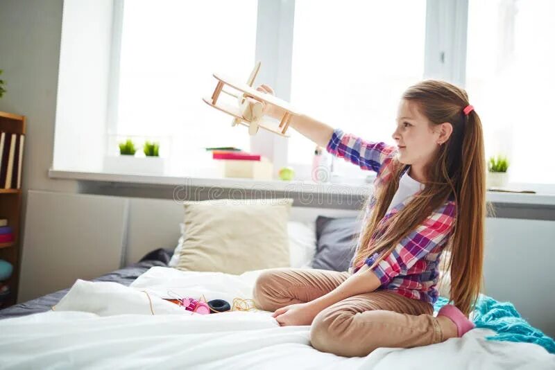 Игрушки для женщин. Игры для детей. Взрослая девочка играет. Взрослая девочка играет. Взрослая девочка играет.