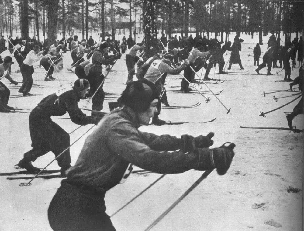 Лыжный спорт в СССР. Лыжные соревнования СССР. Советские соревнования на лыжах. История развития лыжного спорта. Спортсмен в годы великой