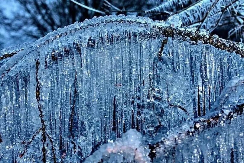 Ice rain. Атмосферное явление ледяной дождь. Ледяной дождь зимой. Ледяной дождь красиво. Ледяной ливень.