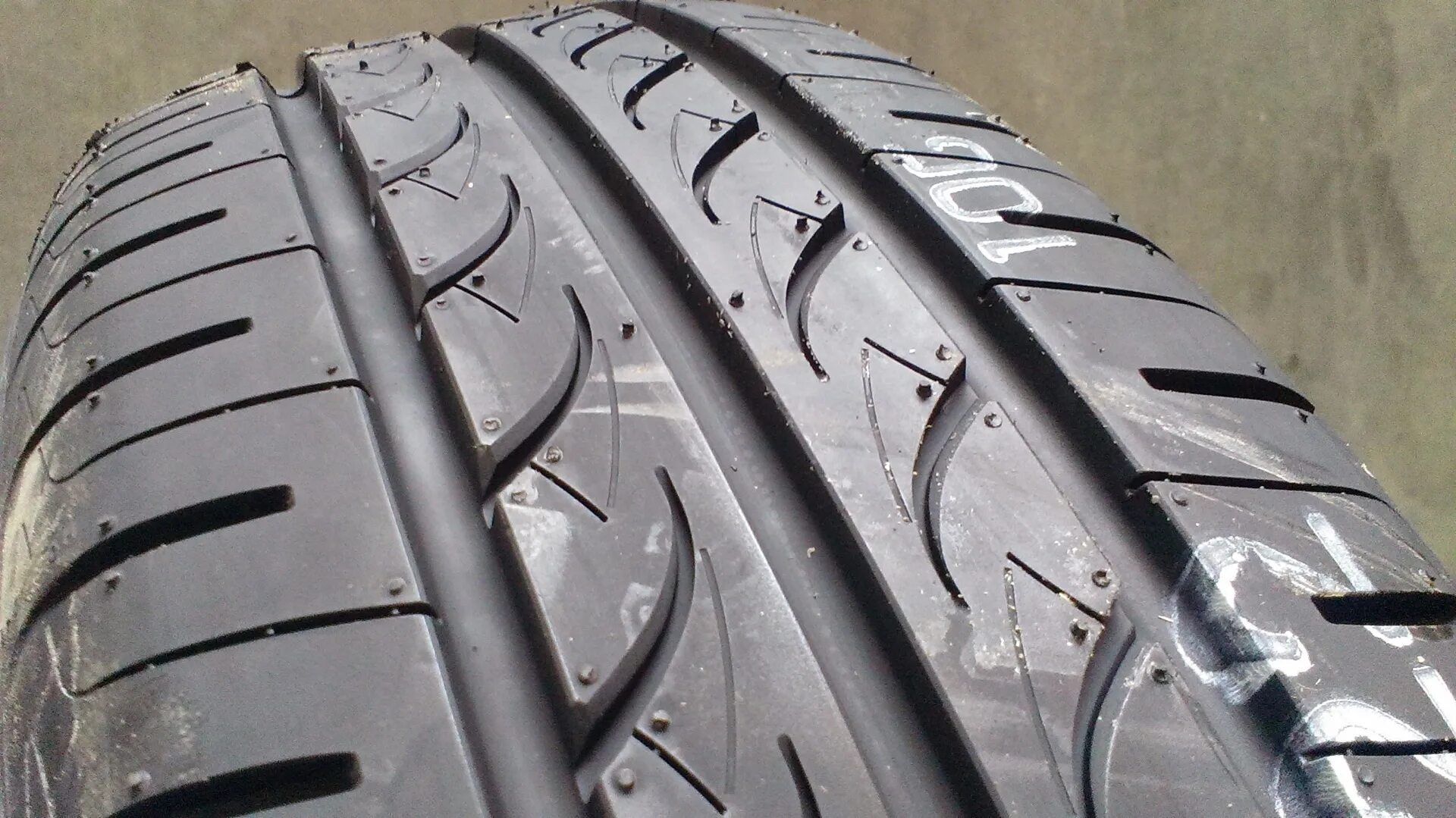 Йокогама ес 32. Yokohama ae01. йокогама 185/55 r15 лето. yokohama bleuher ae01 175/65 r14 лето. yokohama 195/55 r15 лето.
