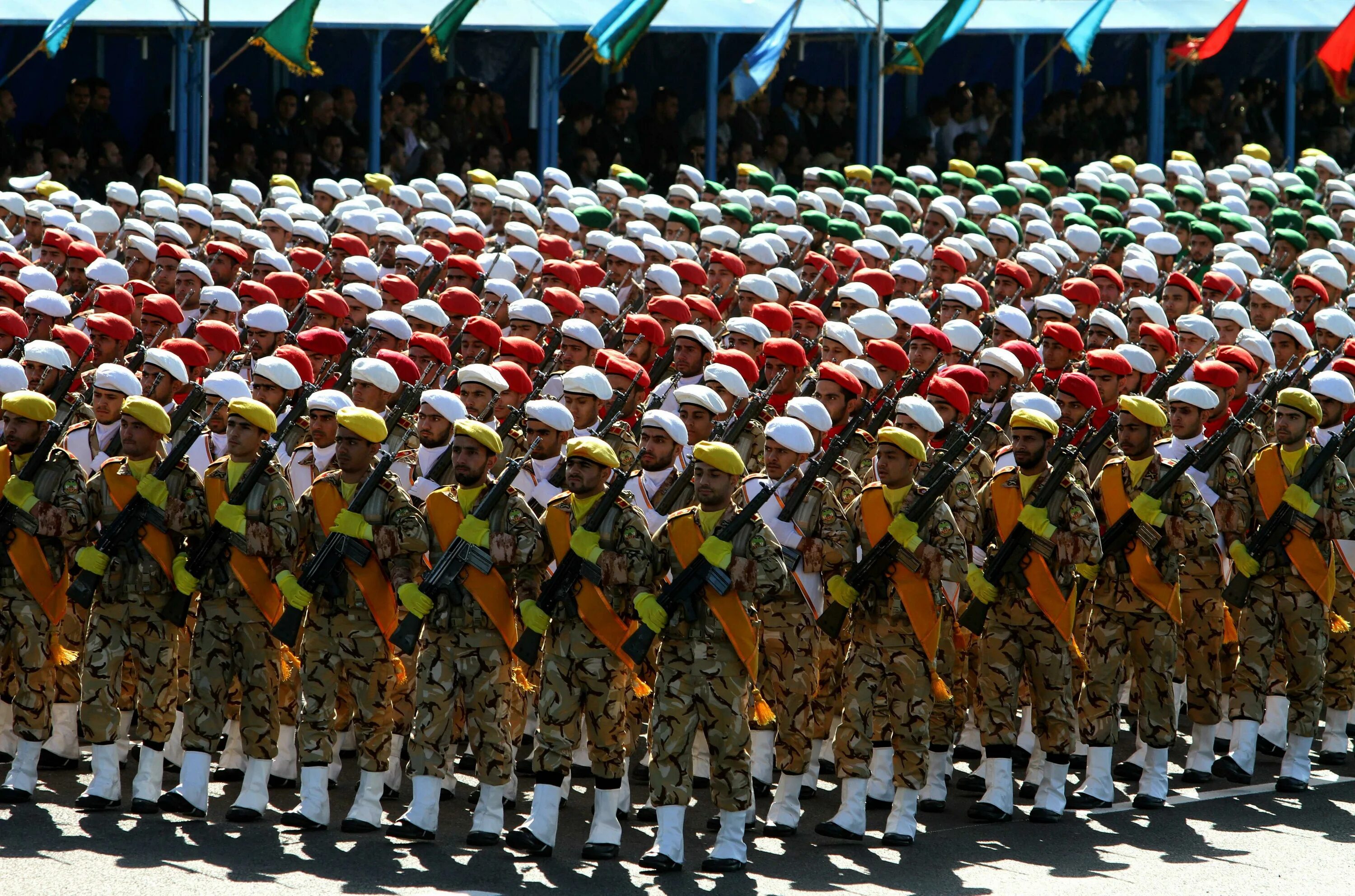 Армия ирана 2024. Иранские солдаты. Армия Ирана. Войска Ирана. Иранские военнослужащие.