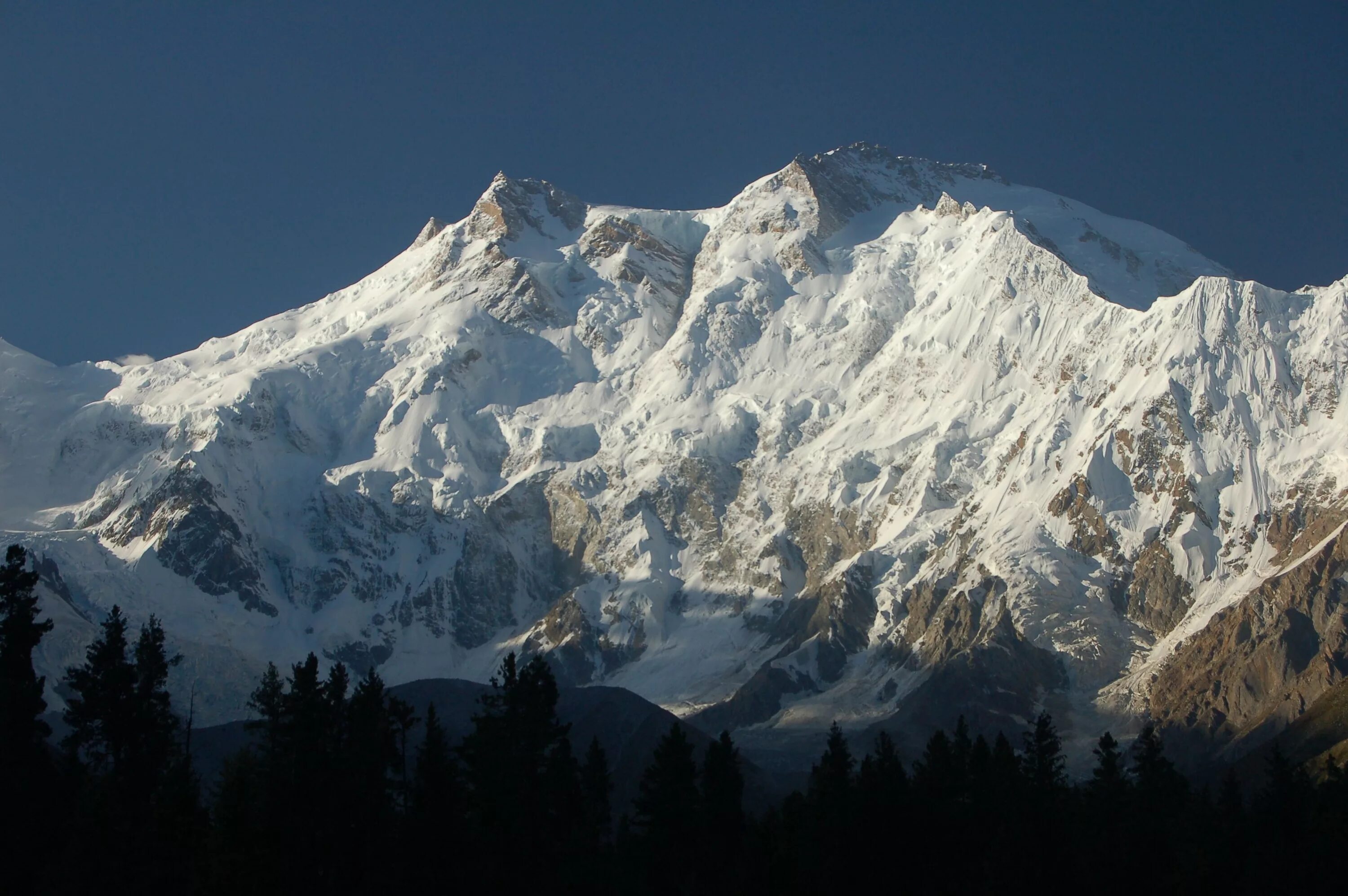 Нанга Парбат Гималаи. Горы Гималаи в Евразии. Горы: высокие Гималаи Евразия. Нанга Парбат стрела. Какая самая высокая гора в евразии