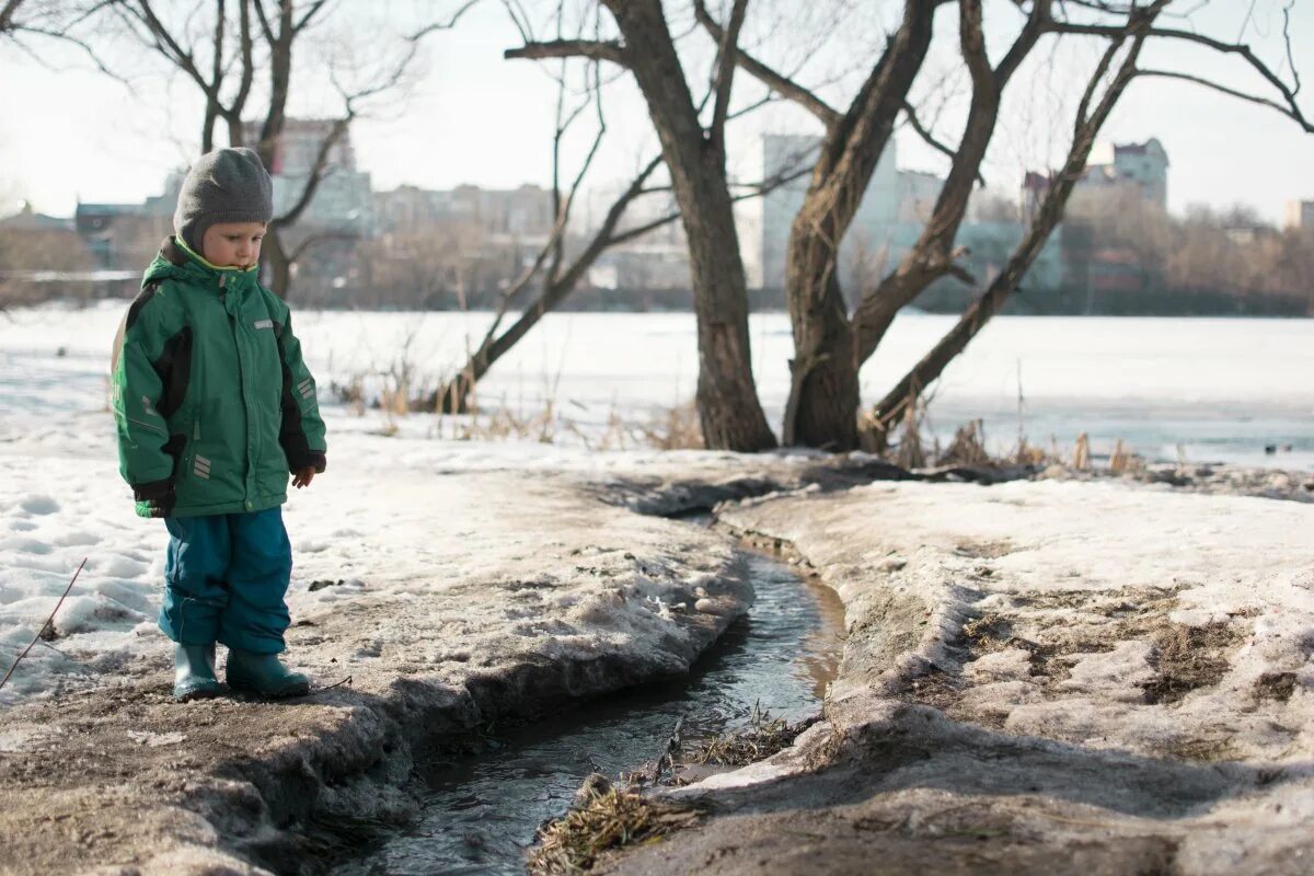 Весенние ручьи. Весенние ручьи в городе. Весенний Ручеек. Бегут торопятся весенние ручейки и радуются освобождению