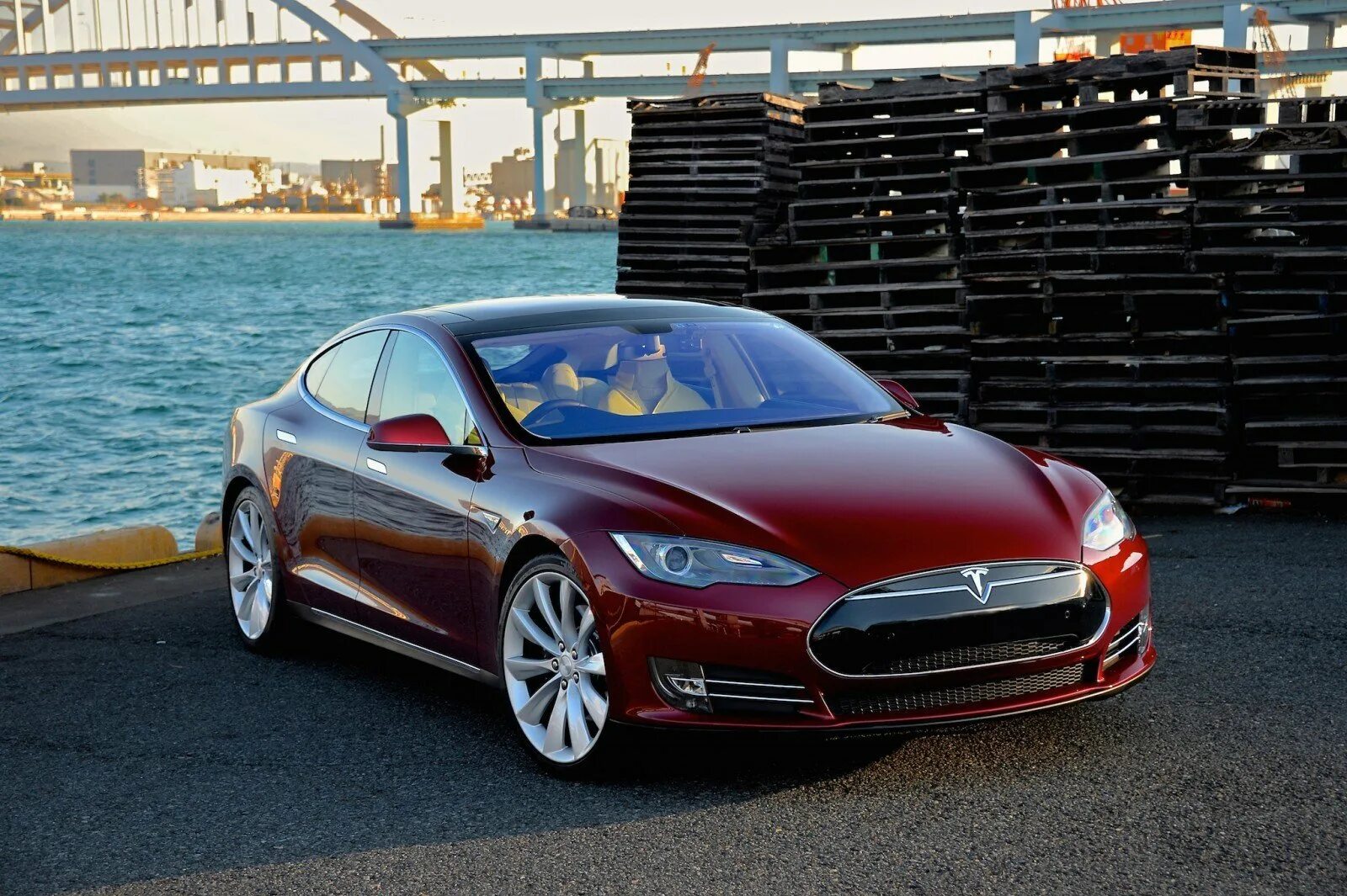 Машина тесла фото. Электромобиль Тесла. Машина Tesla model s. Электрокар Tesla model s. Tesla model s 2016.
