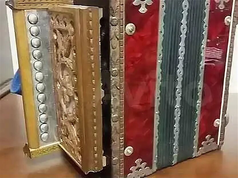 Авито саратовская гармонь. Саратовская гармонь с колокольчиками. Гармошка с бубенцами. Продам гармонь мастеровую в сарове шибаева. Саратовская гармошка фото.