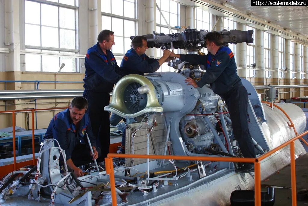 Разработка производство и ремонт авиационной техники. Авиатехник s7. Специалист по производству и обслуживанию авиатехники. Техническое обслуживание самолета. Техник авиационных двигателей.