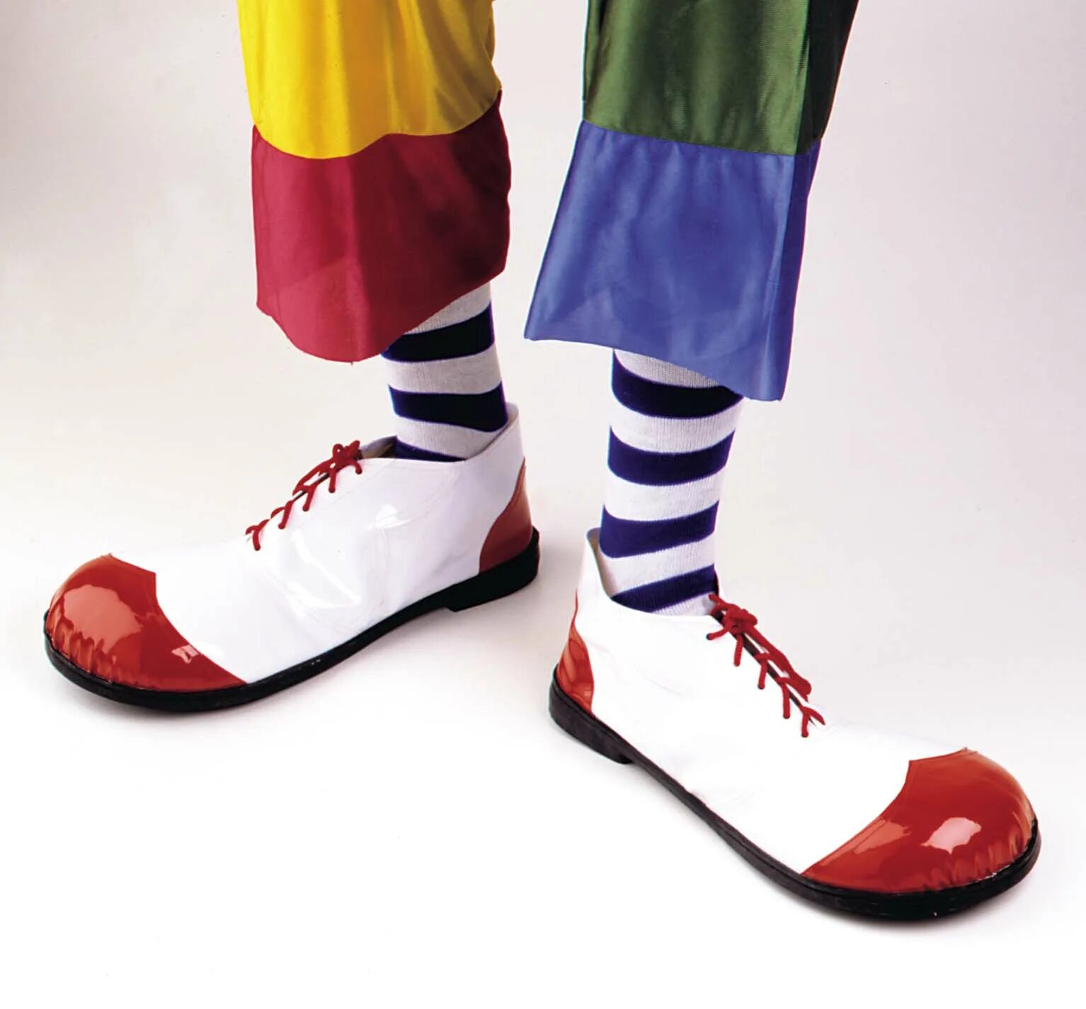Нога клоуна. Клоунские ботинки Никулина. Сапоги клоуна. Клоунские туфли. Клоунский смапоги.